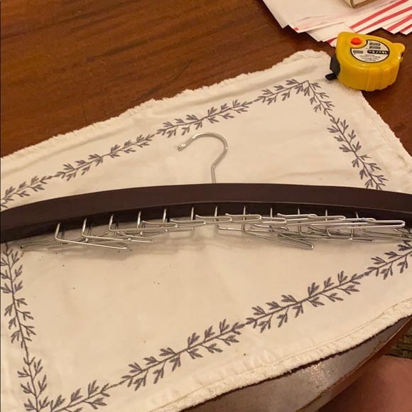 Wooden hanger for ties - Picture 1 of 5